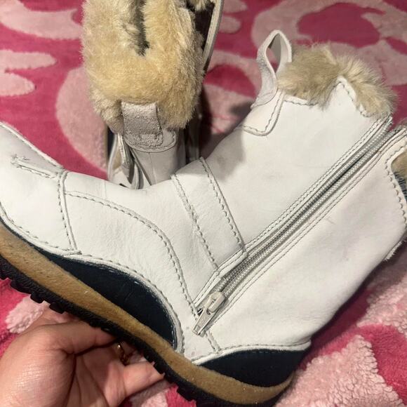 White and brown merrell boots - Picture 6 of 6